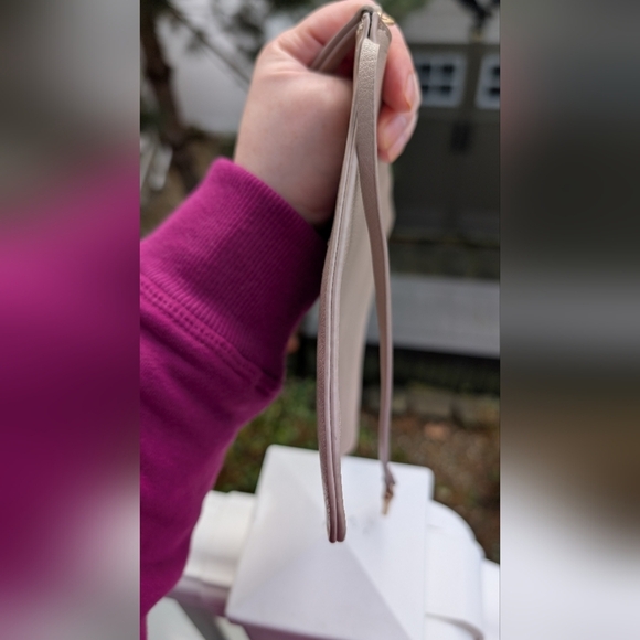 Elizabeth And James Beige Pouch (EUC) - Picture 8 of 11